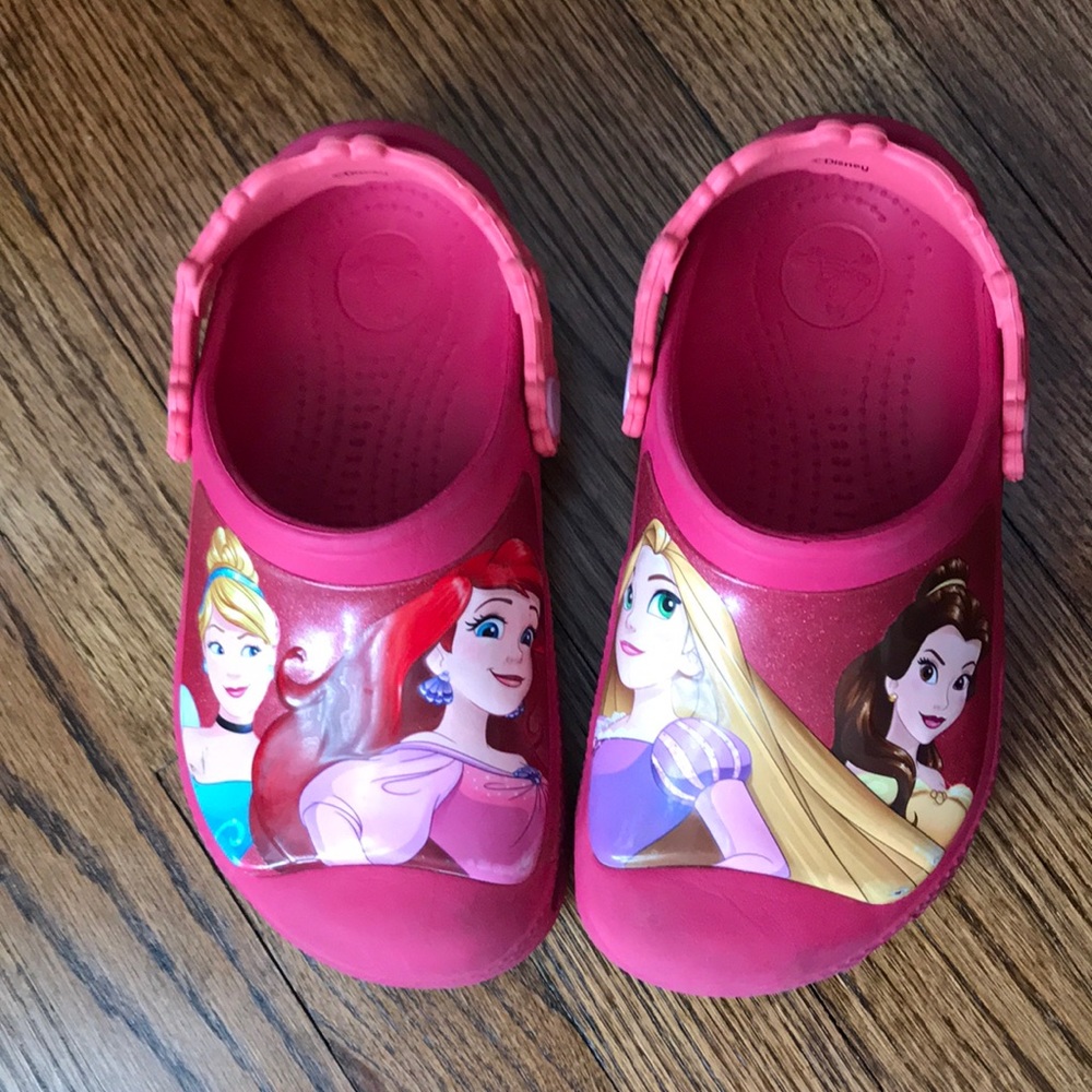 CROCS Pink Disney Princesses 👸🏻 Size 1 M